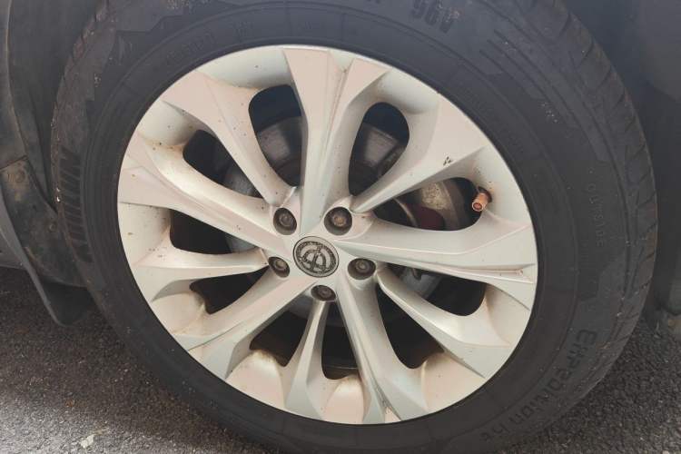 Used Brilliance V3 2015 1.5L Manual Smart Version Right Front Wheel Hub