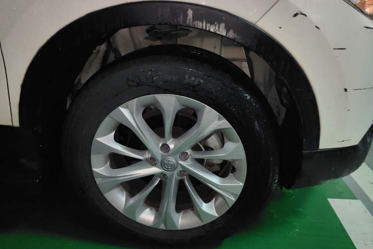 Used Brilliance V3 2015 1.5L Automatic Elite Model Right Front Wheel Hub