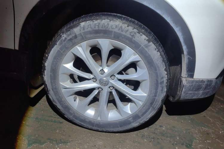 Used Brilliance V3 2015 1.5L Manual Comfort Model Right Front Wheel Hub