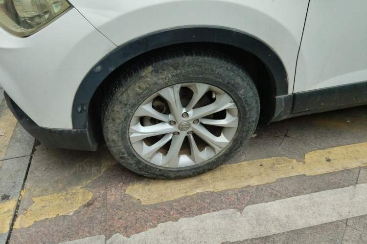 Used Brilliance V3 2015 1.5L Automatic Comfort Edition Right Front Wheel Hub