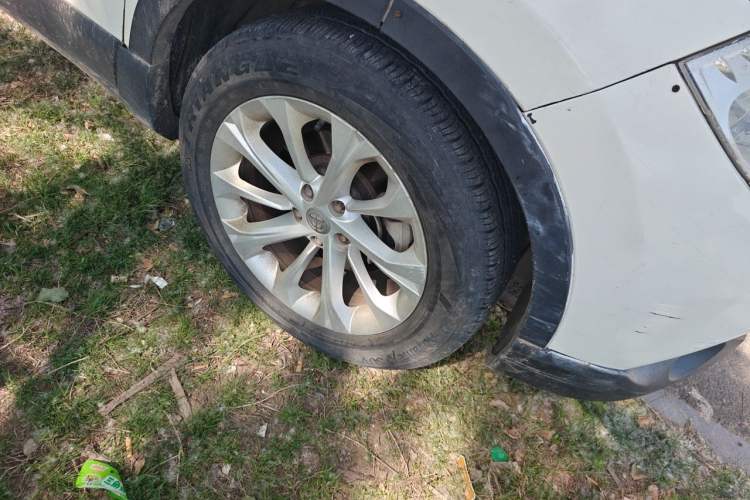Used Brilliance V3 2015 1.5L Manual Smart Version Right Front Wheel Hub