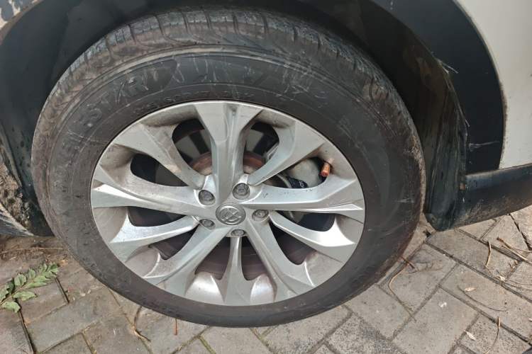 Used Brilliance V3 2015 1.5L Automatic Elite Model Right Front Wheel Hub