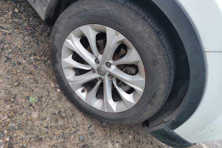 Used Brilliance V3 2015 1.5L Automatic Elite Model Right Front Wheel Hub