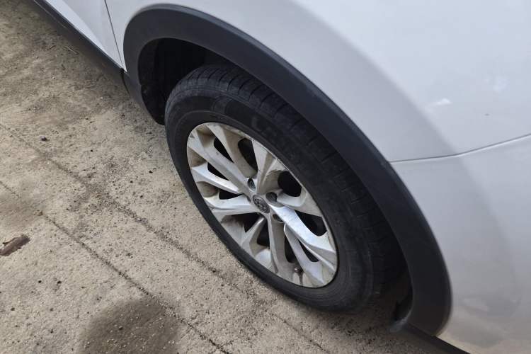 Used Brilliance V3 2015 1.5L Manual Elite Model Right Front Wheel Hub