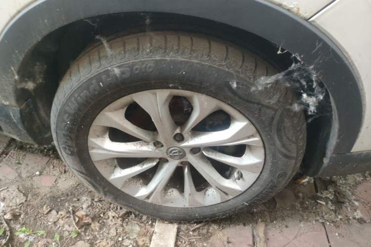 Used Brilliance V3 2015 1.5L Manual Smart Version Right Front Wheel Hub