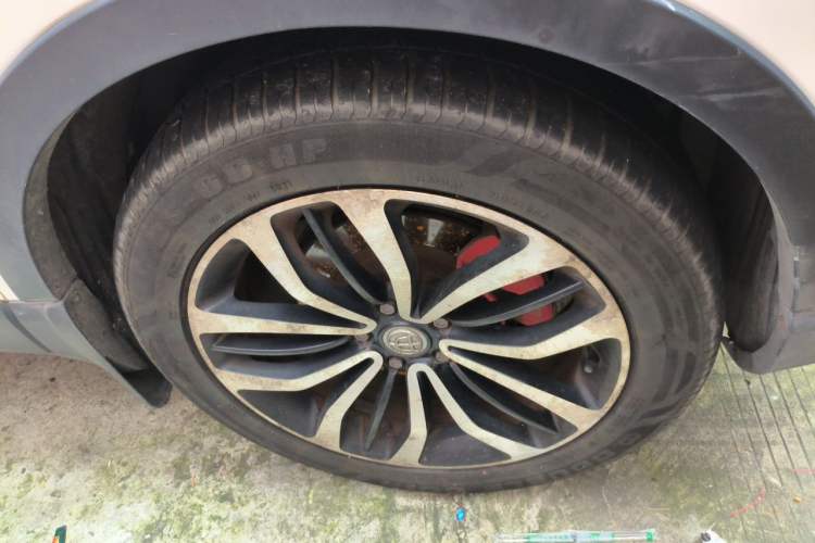 Used Brilliance V3 2015 1.5T Automatic Elite Model Right Front Wheel Hub