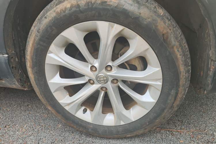 Used Brilliance V3 2015 1.5L Manual Base Version Right Front Wheel Hub