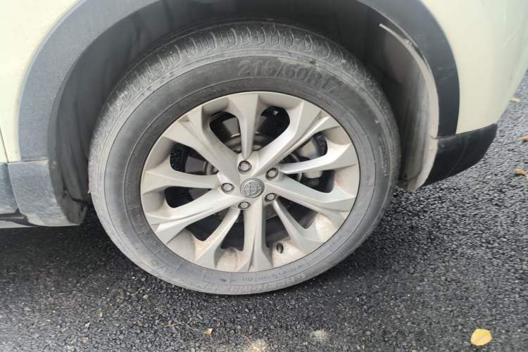Used Brilliance V3 2015 1.5L Automatic Elite Model Right Front Wheel Hub