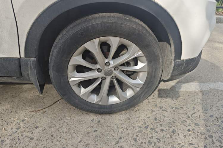 Used Brilliance V3 2015 1.5L Automatic Elite Model Right Front Wheel Hub