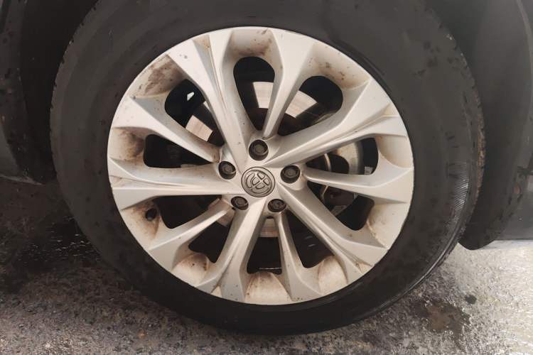 Used Brilliance V3 2015 1.5L Automatic Elite Model Right Front Wheel Hub