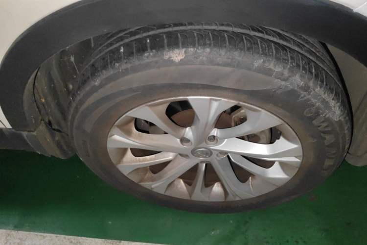 Used Brilliance V3 2015 1.5L Automatic Smart Version Right Front Wheel Hub