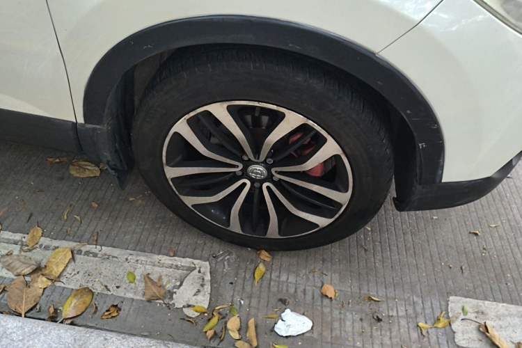 Used Brilliance V3 2015 1.5T Automatic Flagship Model Right Front Wheel Hub