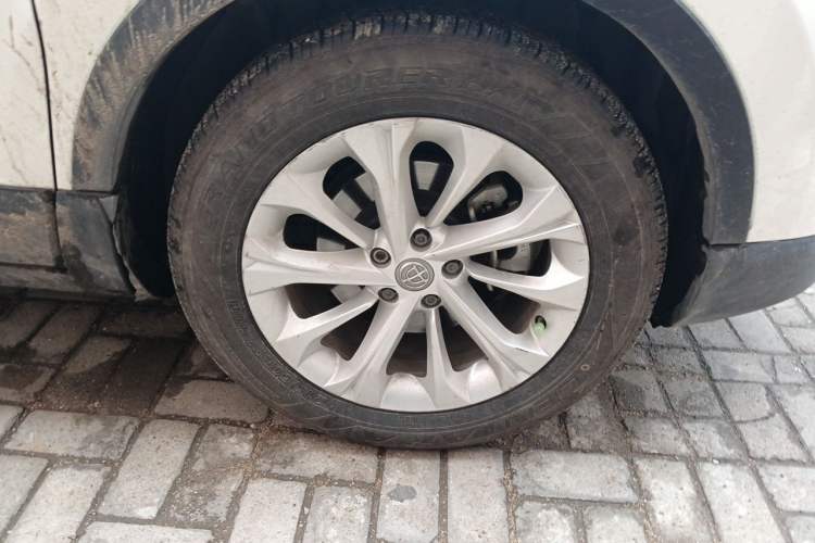Used Brilliance V3 2015 1.5L Manual Smart Version Right Front Wheel Hub