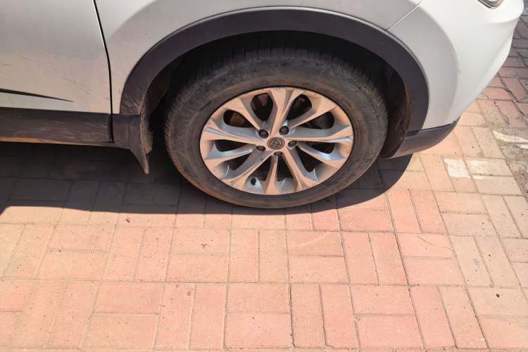 Used Brilliance V3 2015 1.5L Manual Elite Model Right Front Wheel Hub