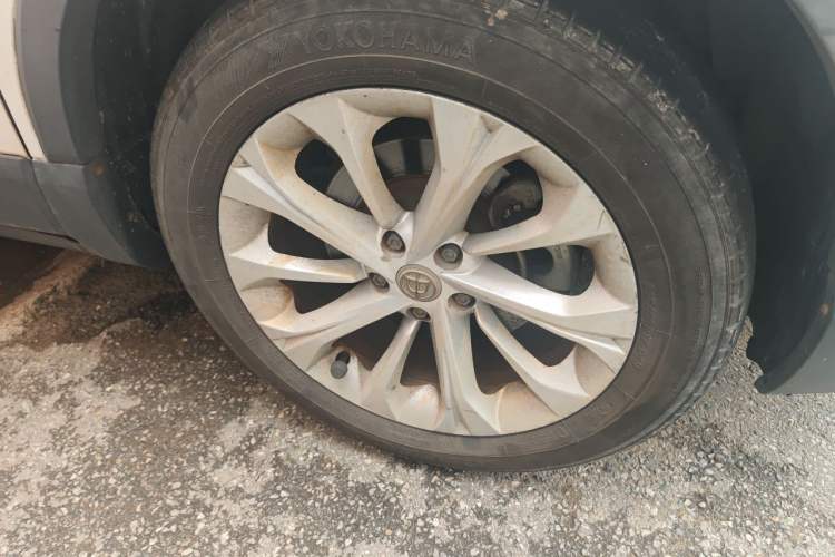 Used Brilliance V3 2015 1.5L Manual Smart Version Right Front Wheel Hub