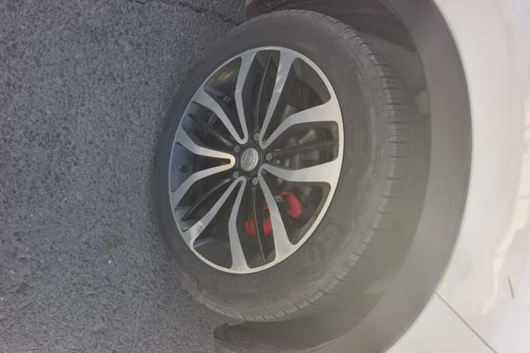 Used Brilliance V3 2015 1.5T Manual Urban Model Right Front Wheel Hub