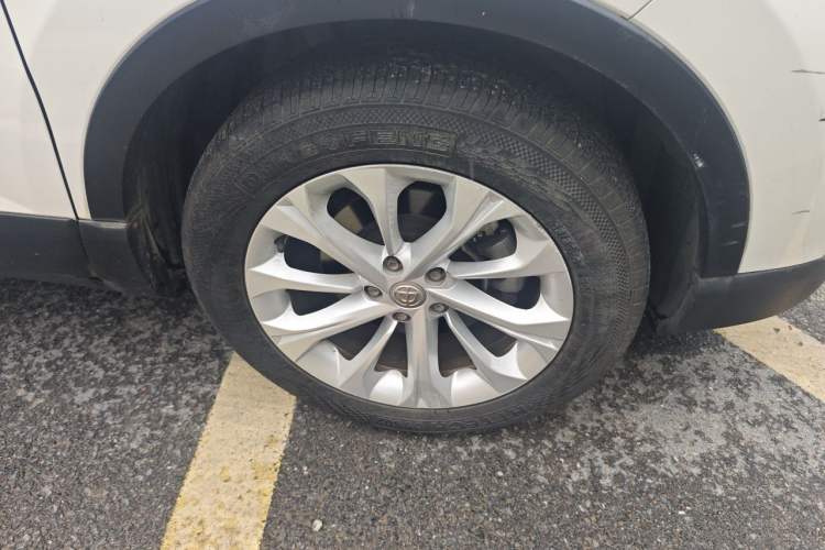 Used Brilliance V3 2015 1.5L Manual Smart Version Right Front Wheel Hub