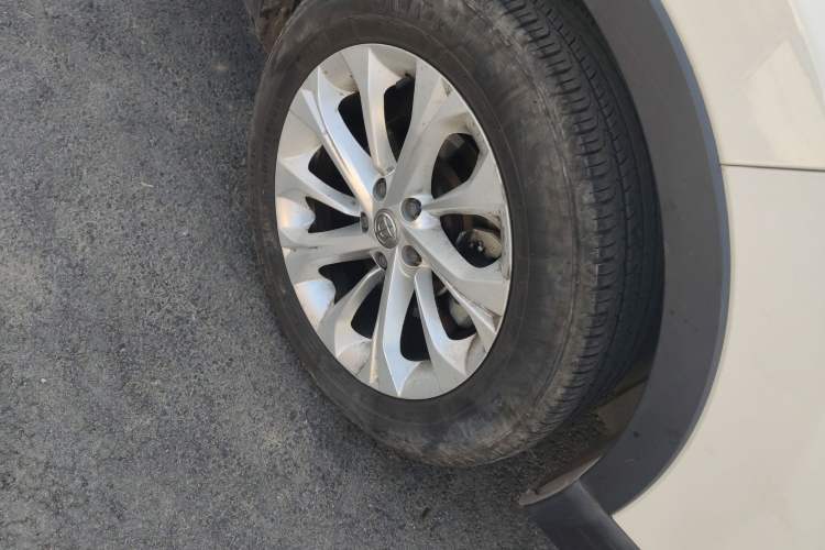 Used Brilliance V3 2015 1.5L Manual Smart Version Right Front Wheel Hub