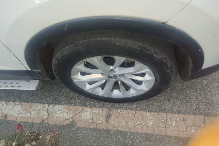 Used Brilliance V3 2015 1.5L Manual Smart Version Right Front Wheel Hub