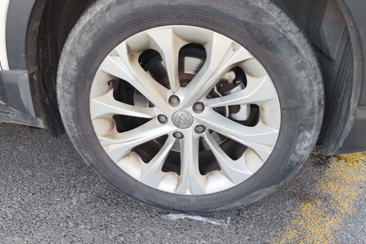 Used Brilliance V3 2015 1.5L Manual Smart Version Right Front Wheel Hub