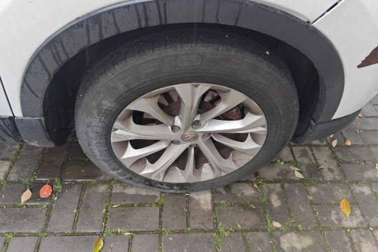 Used Brilliance V3 2015 1.5L Manual Smart Version Right Front Wheel Hub