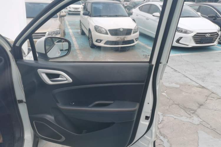 Used Brilliance V3 2015 1.5L Manual Elite Model Right Rear Door Interior