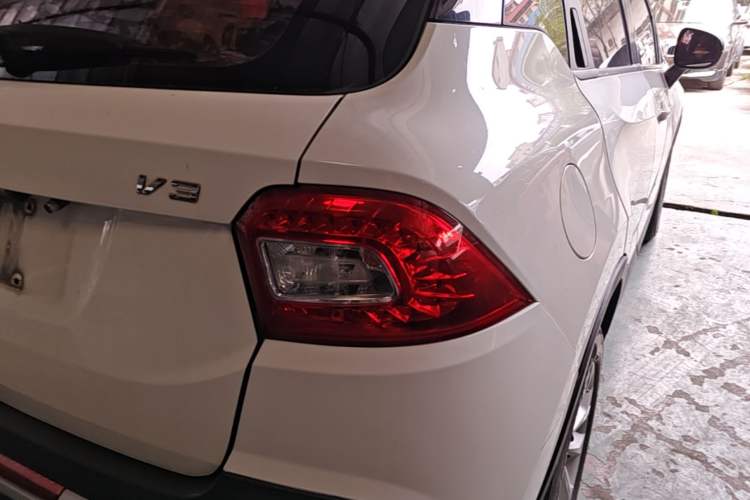 Used Brilliance V3 2015 1.5L Automatic Elite Model Right Rear Taillight