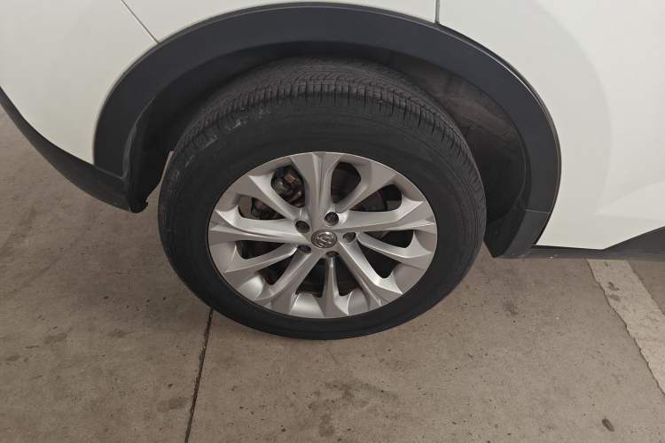 Used Brilliance V3 2015 1.5L Automatic Smart Version Right Rear Wheel Hub