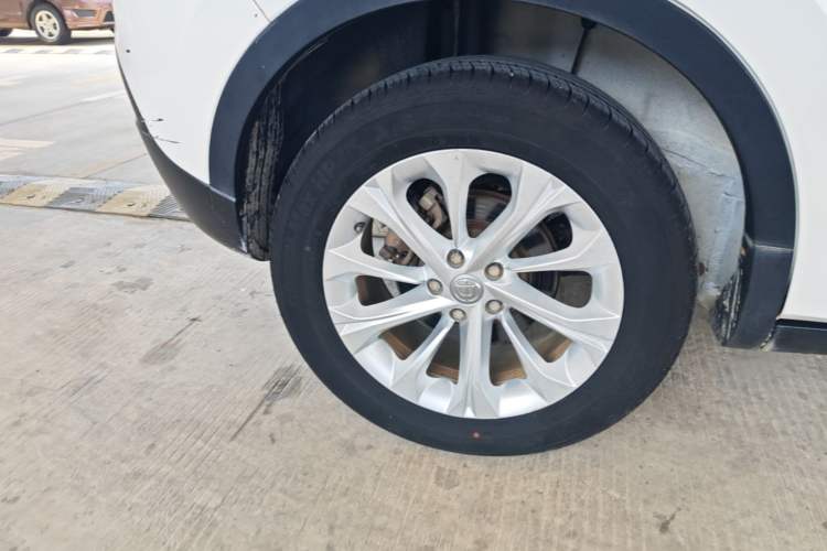 Used Brilliance V3 2015 1.5L Manual Smart Version Right Rear Wheel Hub