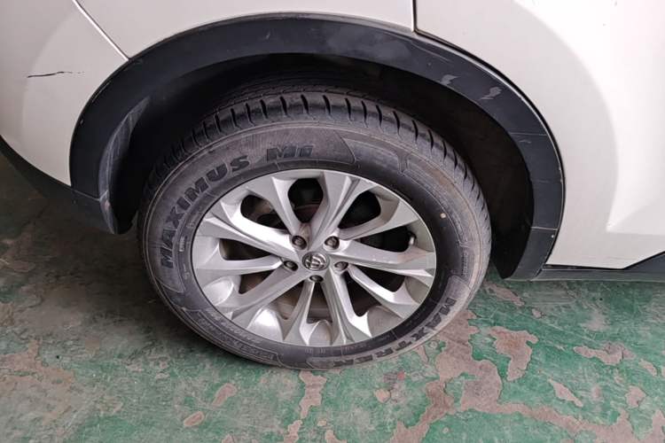 Used Brilliance V3 2015 1.5L Automatic Elite Model Right Rear Wheel Hub