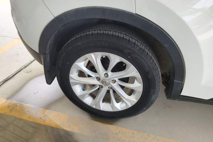 Used Brilliance V3 2015 1.5L Manual Comfort Model Right Rear Wheel Hub