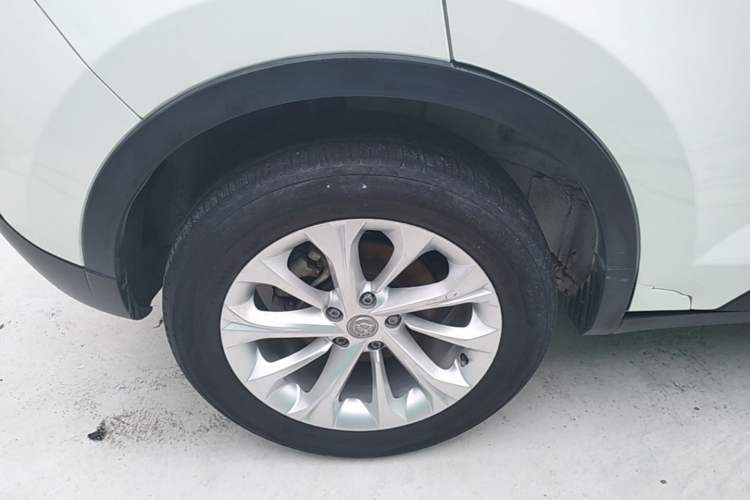 Used Brilliance V3 2015 1.5L Manual Smart Version Right Rear Wheel Hub
