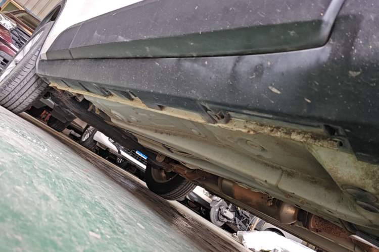 Used Brilliance V3 2015 1.5L Automatic Elite Model Right Side Sill
