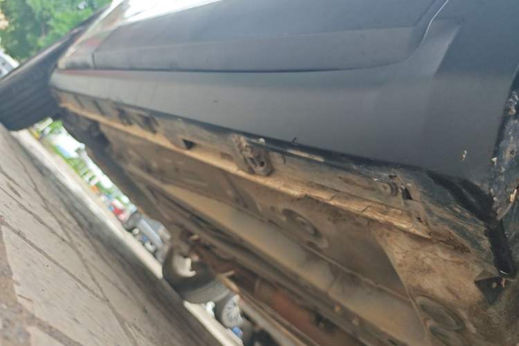 Used Brilliance V3 2015 1.5L Manual Base Version Right Side Sill