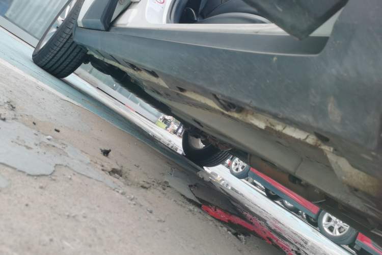 Used Brilliance V3 2015 1.5L Manual Elite Model Right Side Sill