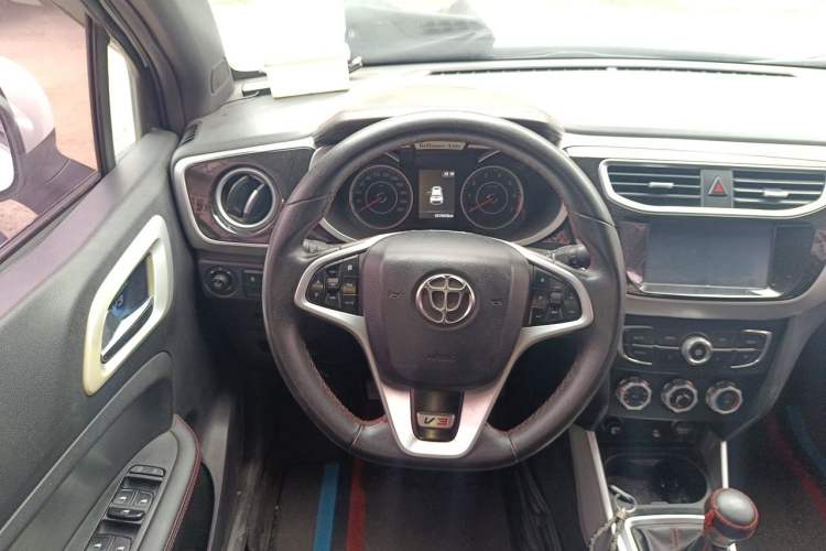 Used Brilliance V3 2015 1.5L Manual Smart Version Steering Wheel