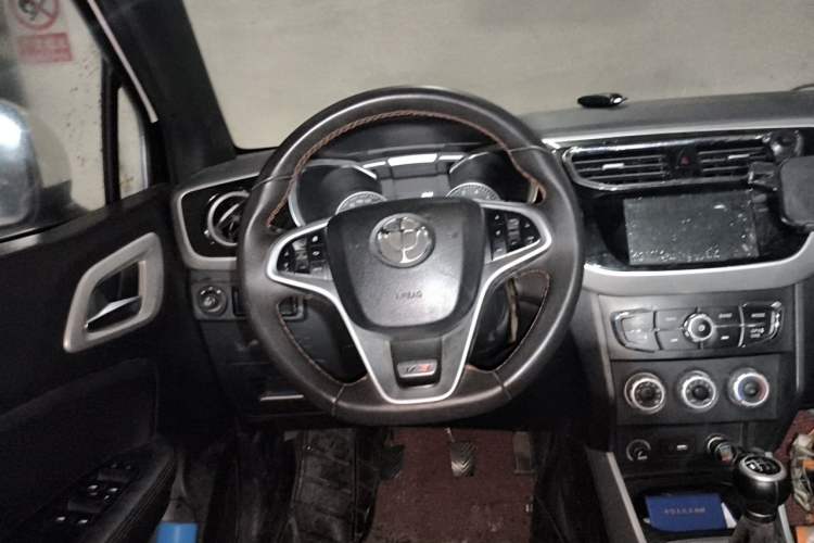 Used Brilliance V3 2015 1.5L Manual Smart Version Steering Wheel