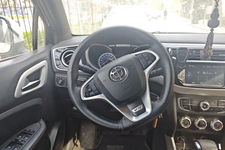 Used Brilliance V3 2015 1.5L Automatic Elite Model Steering Wheel