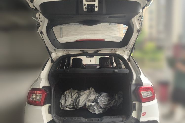 Used Brilliance V3 2015 1.5L Manual Base Version Trunk