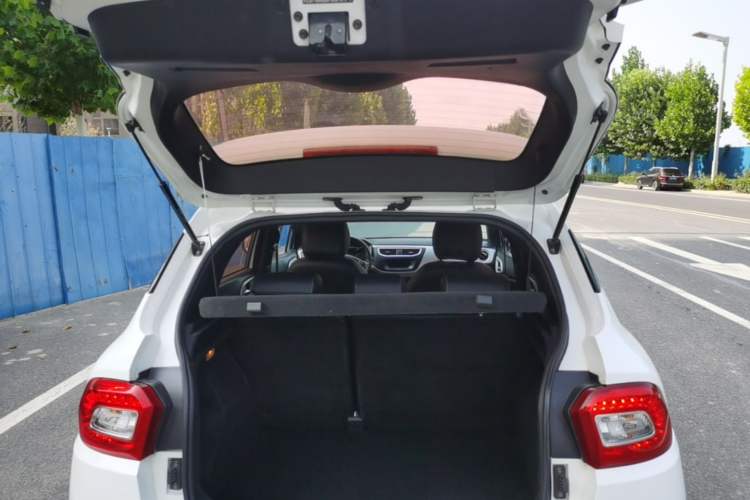 Used Brilliance V3 2015 1.5L Manual Comfort Model Trunk