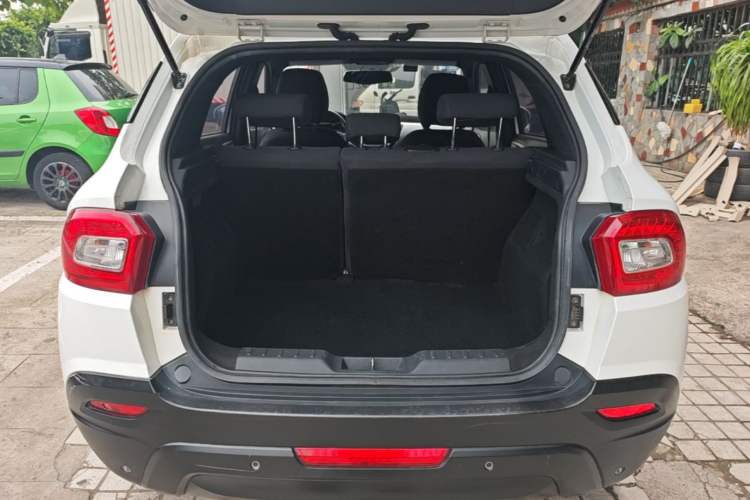 Used Brilliance V3 2015 1.5L Manual Base Version Trunk