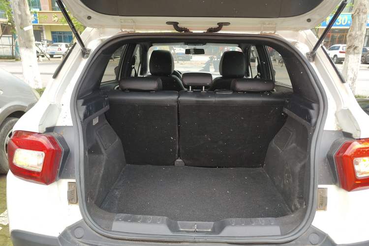 Used Brilliance V3 2015 1.5T Automatic Flagship Model Trunk