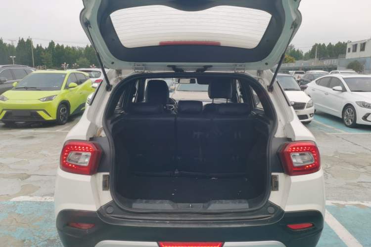 Used Brilliance V3 2015 1.5L Manual Elite Model Trunk