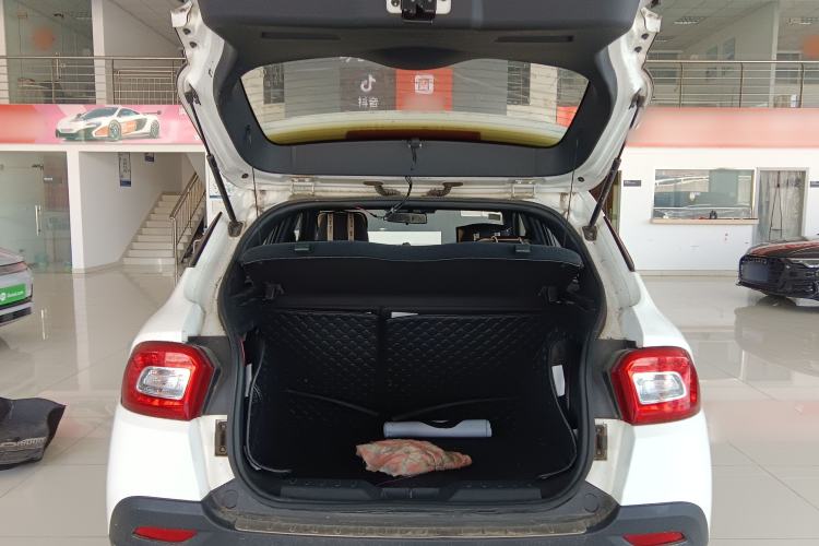 Used Brilliance V3 2015 1.5L Manual Elite Model Trunk