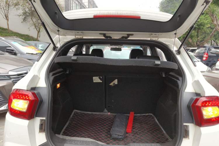 Used Brilliance V3 2015 1.5L Manual Elite Model Trunk