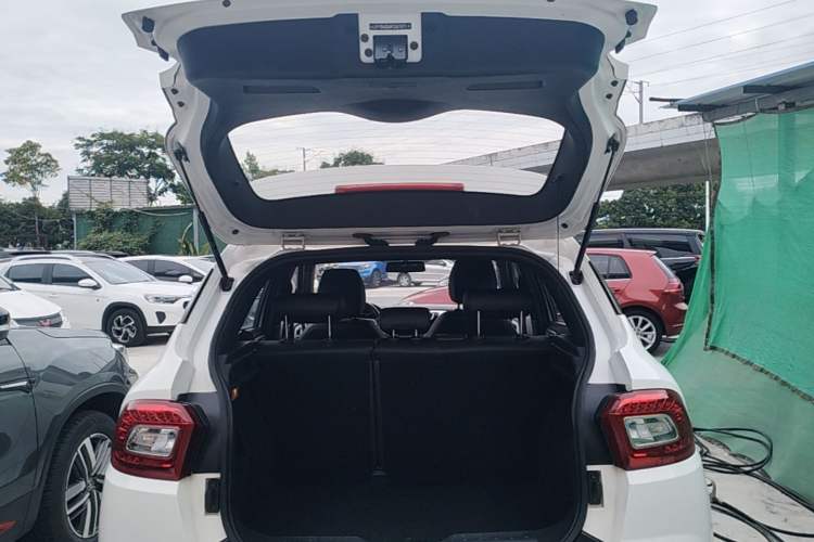 Used Brilliance V3 2015 1.5L Manual Smart Version Trunk