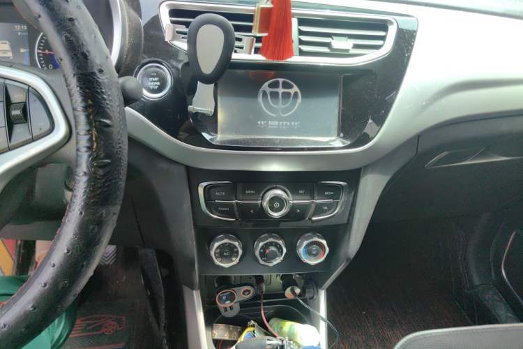 Used Brilliance V3 2015 1.5L Manual Smart Version Audio And AC Panel
