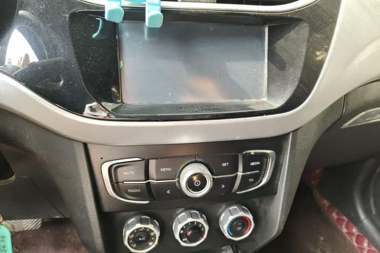 Used Brilliance V3 2015 1.5L Automatic Elite Model Audio And AC Panel
