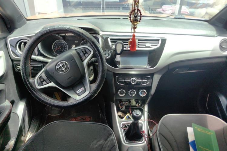 Used Brilliance V3 2015 1.5L Manual Smart Version Center Console