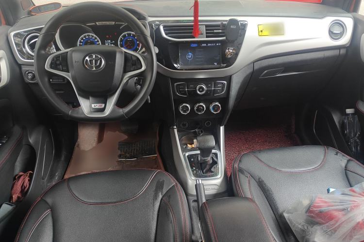 Used Brilliance V3 2015 1.5L Automatic Elite Model Center Console